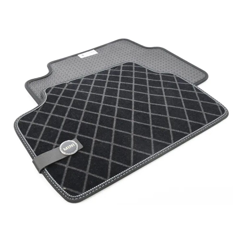 Tapetes em tecido MINI em essential black para a zona dos pés traseira